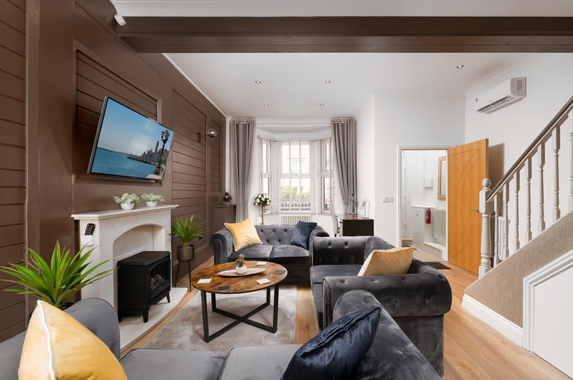 Spacious living area with comfortable seating in London