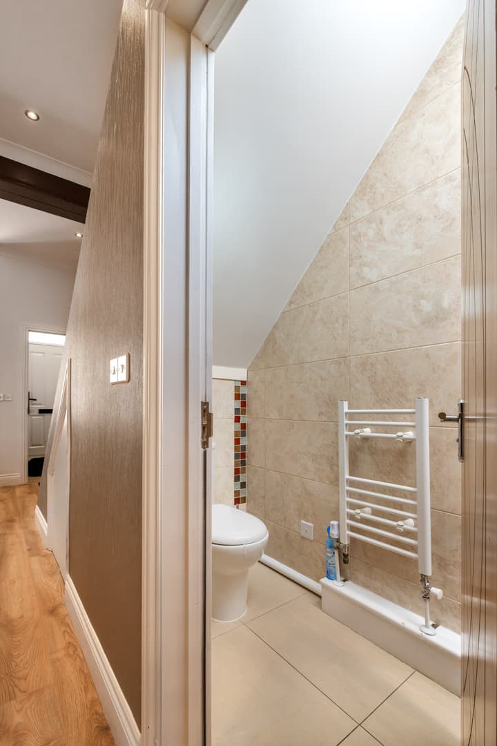 Additional toilet facility with elegant design in London