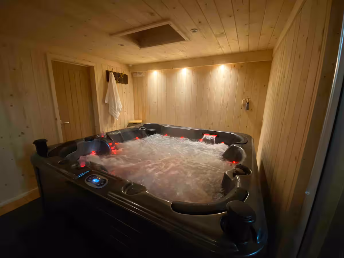 Relaxing hot tub with bubbles in private spa in London